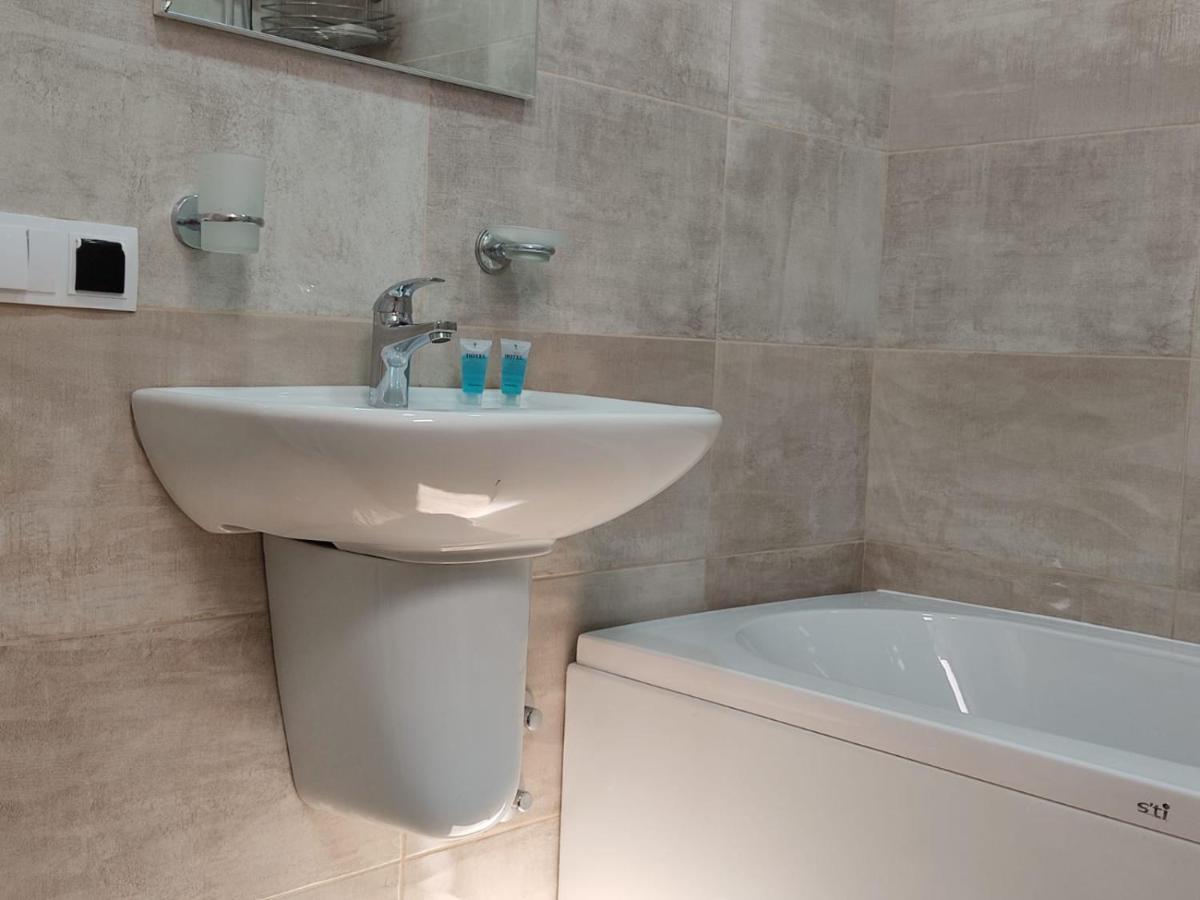 Pushkin Street Pearl Otel Kutaisi Dış mekan fotoğraf