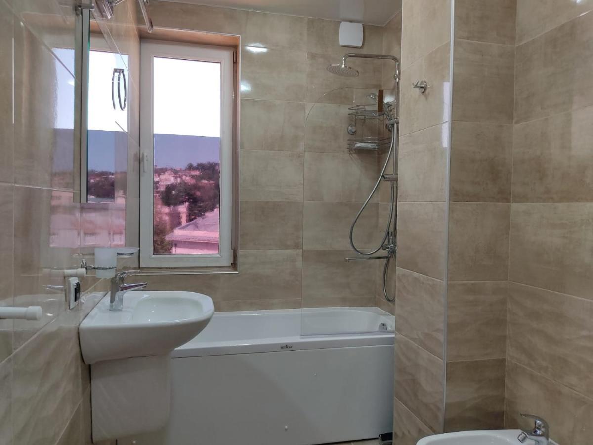 Pushkin Street Pearl Otel Kutaisi Dış mekan fotoğraf