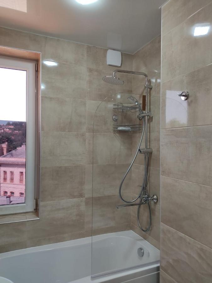 Pushkin Street Pearl Otel Kutaisi Dış mekan fotoğraf