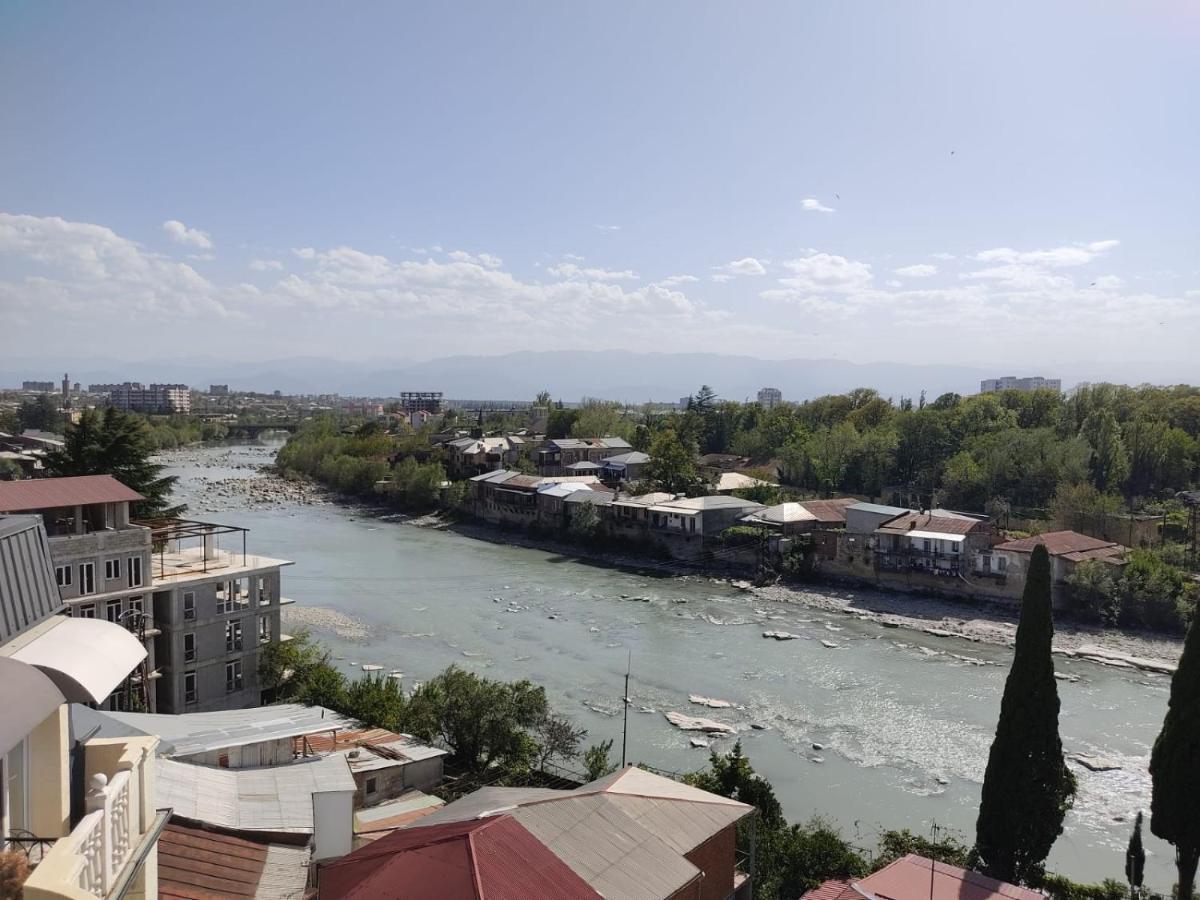 Pushkin Street Pearl Otel Kutaisi Dış mekan fotoğraf